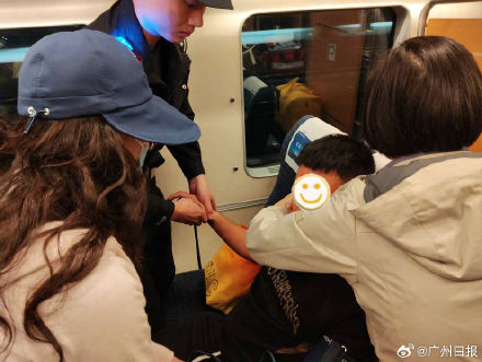 男子吃完海鲜跑步赶车诱发过敏晕倒