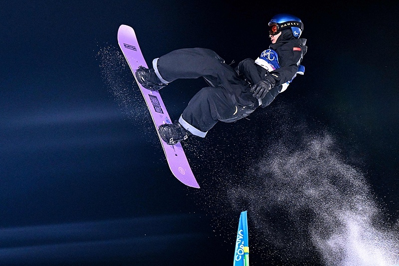 尝遍甜酸苦辣，拿下米兰冬奥中国首块奖牌，苏翊鸣哭了：这四年我付出了自己的全部