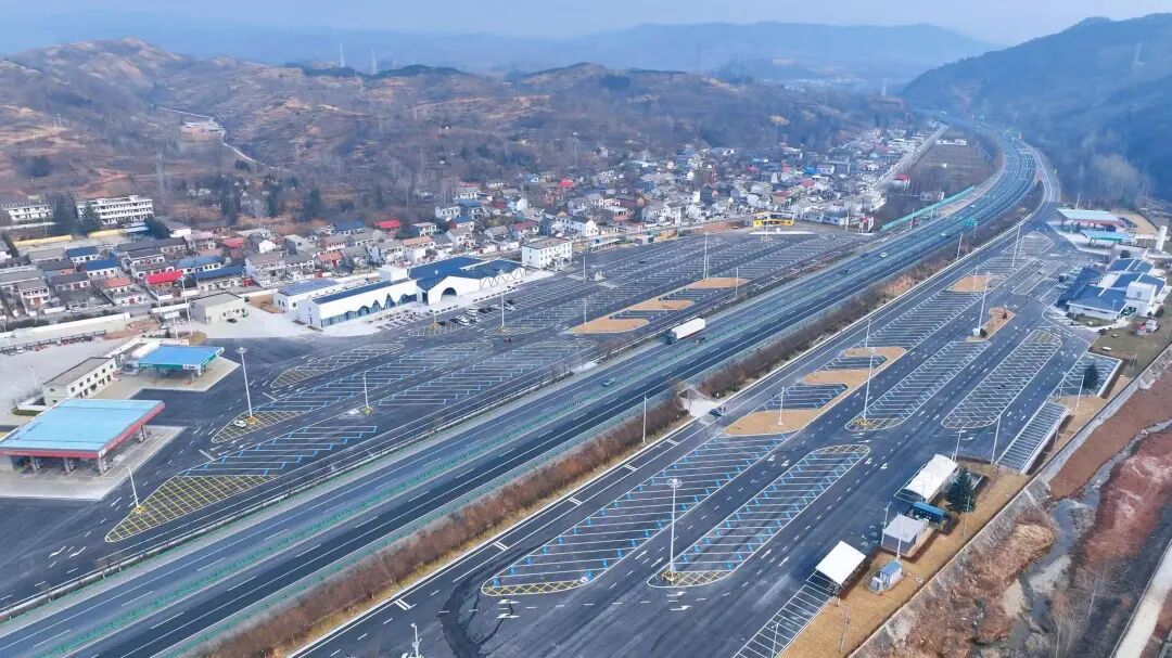 全新亮相!陕西一高速服务区正式运营 全新亮相!陕西一高速服务区正式运营