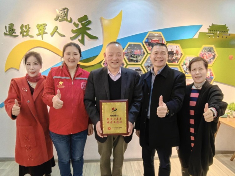 “老兵馒头”只送不卖！每日现身深圳街头，几分钟就被领取一空