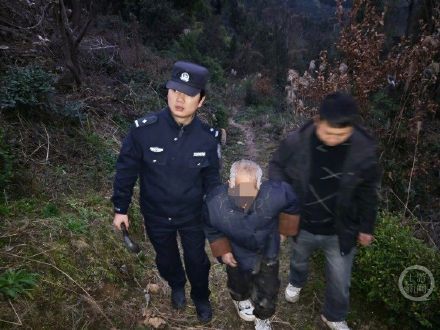老人深山失联，无人机锁定位置成功营救
