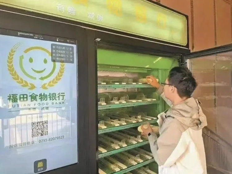 “老兵馒头”只送不卖！每日现身深圳街头，几分钟就被领取一空