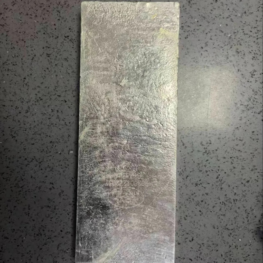 男子网购椅子,多出一块15公斤银板,价值40余万元!警方查出真相→ 男子网购椅子,多出一块15公斤银板,价值40余万元!警方查出真相→