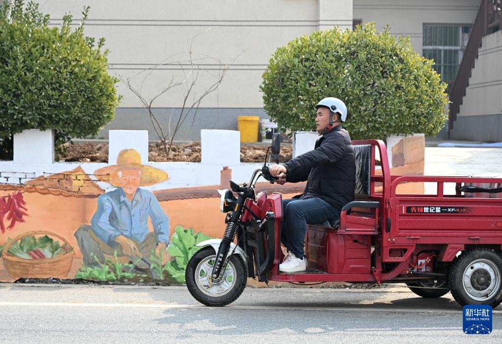 新春走基层丨取碗,强强娃来送饭了! 新春走基层丨取碗,强强娃来送饭了!