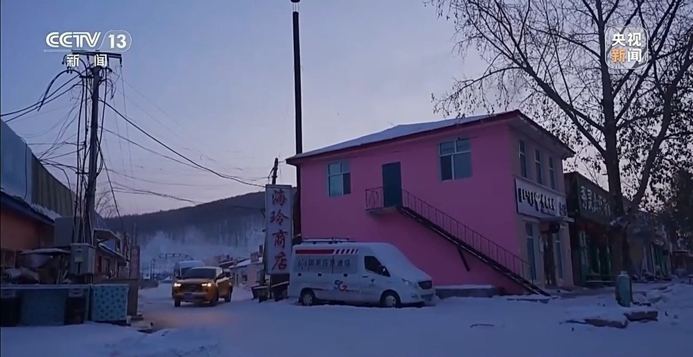 新春走基层丨一个人的林海雪原 他踏上这条风雪巡线路快14年了 新春走基层丨一个人的林海雪原 他踏上这条风雪巡线路快14年了