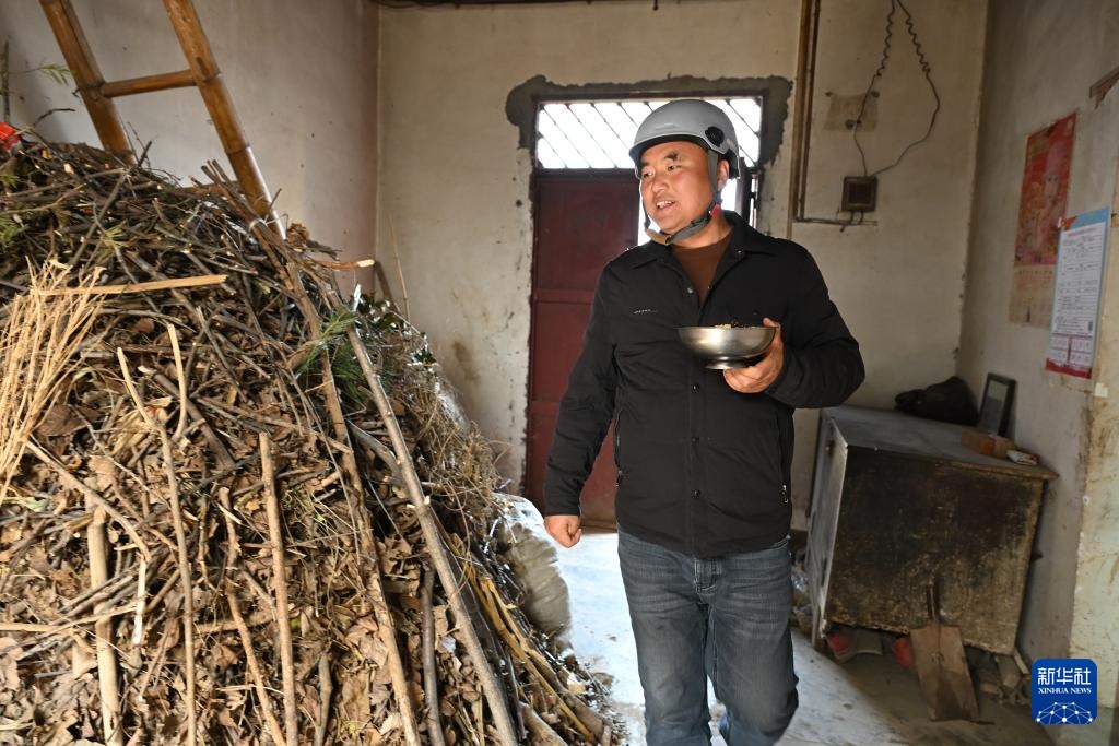 新春走基层丨取碗,强强娃来送饭了! 新春走基层丨取碗,强强娃来送饭了!