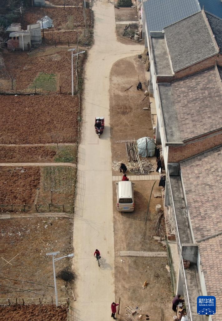 新春走基层丨取碗,强强娃来送饭了! 新春走基层丨取碗,强强娃来送饭了!