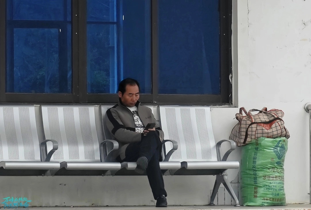 “慢火车”上的回家路 “慢火车”上的回家路