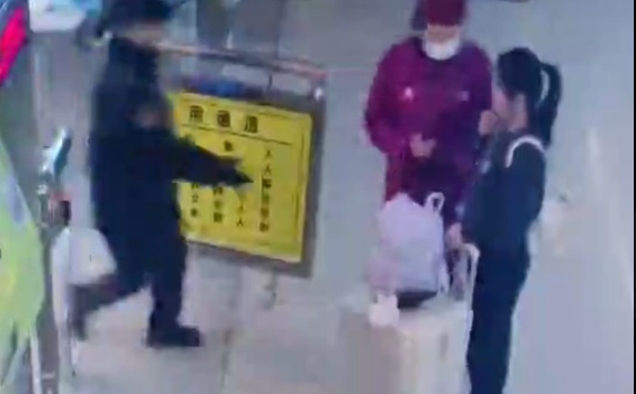 孤身从广州来武汉，她把全国网友整哭了！“很幸运，能成为中国小孩”