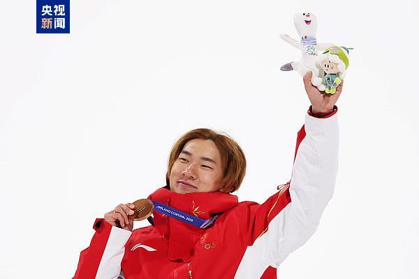 苏翊鸣夺牌、谷爱凌携新秀晋级 首个比赛日见证中国冰雪运动成长