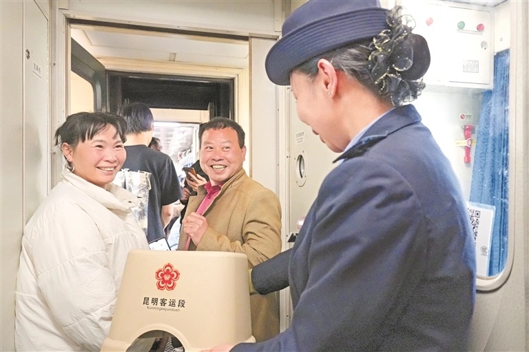 “慢火车”上的回家路 “慢火车”上的回家路