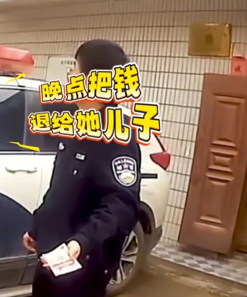 吓“崩溃”！乘车48公里，攥着1000元...民警巧妙“收下”老人的心意