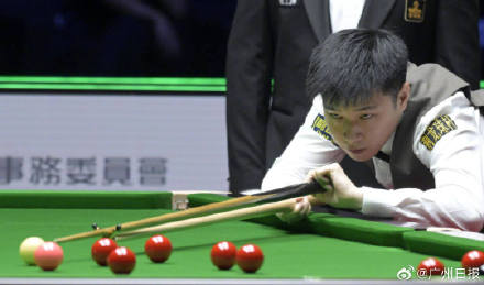 赵心童10比6赢得“中国德比”，夺得世界大奖赛冠军