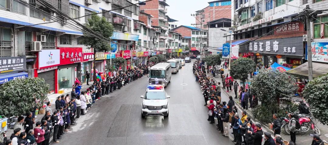 查缉走私嫌疑船只时壮烈牺牲，25岁谯禾林烈士今日在家乡宣汉安葬，被追记一等功