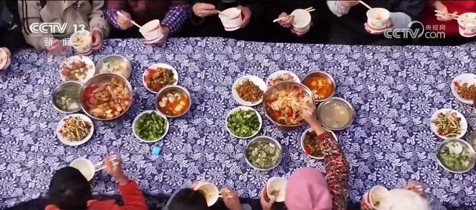 年货大集开市打造“逛买玩赏食”新体验 特色年俗活动点燃文旅消费热潮