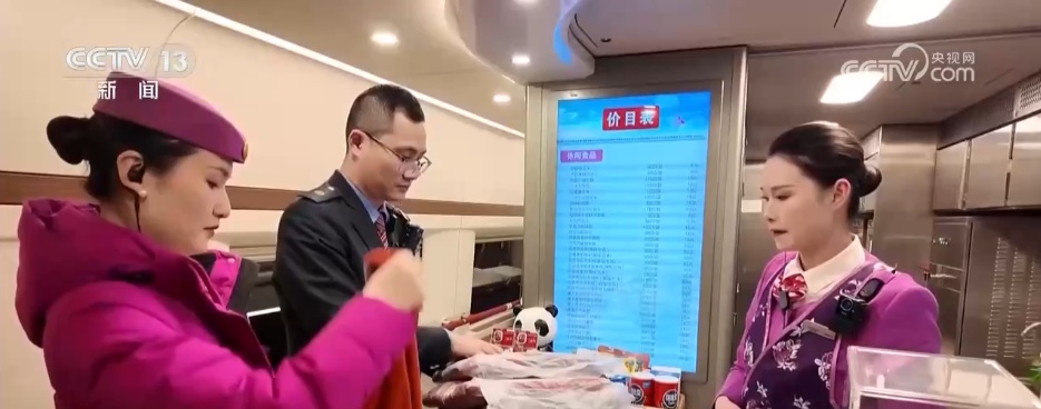 多地加开“夕发朝至”高铁缓解运输压力 精细化服务让春运之路暖意融融 多地加开“夕发朝至”高铁缓解运输压力 精细化服务让春运之路暖意融融