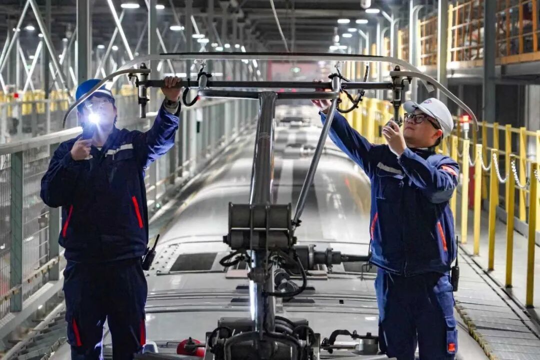 夜间高铁来了！郑州铁路加开57列“红眼高铁”→