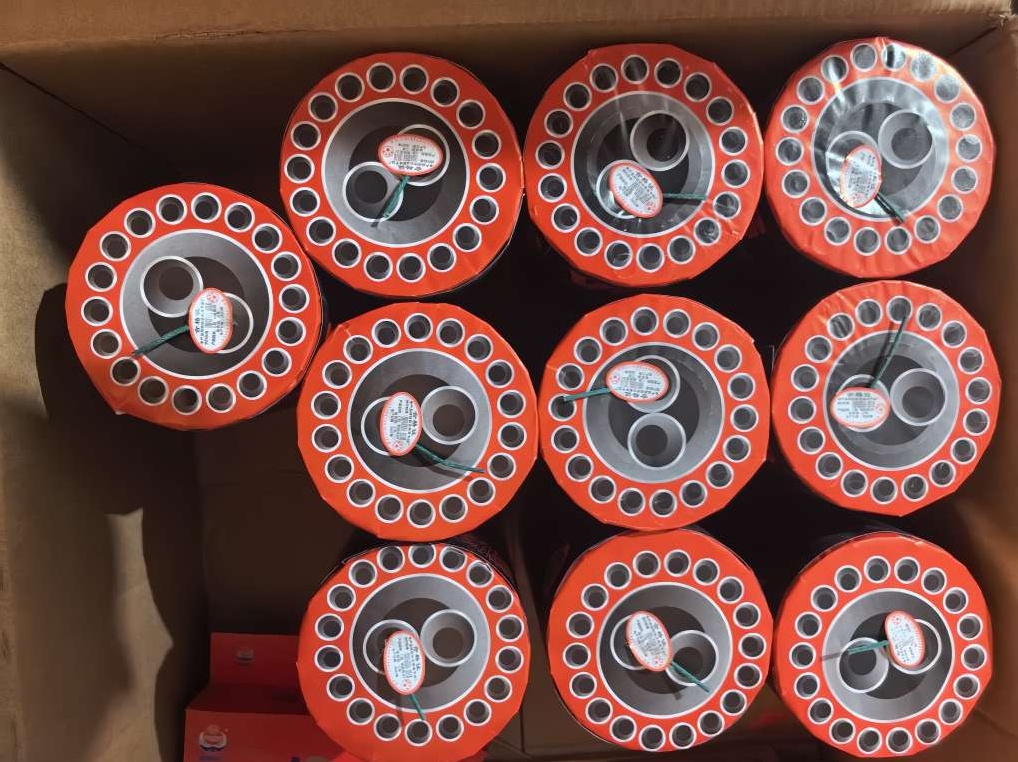 杭州男子专门跑海宁买烟花，燃放时炸伤围观者，赔偿500元！民警：传唤调查