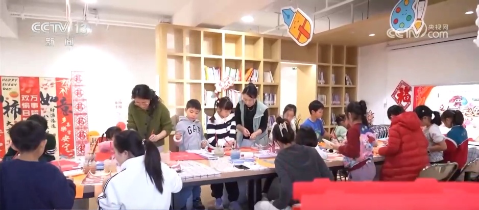 年货大集开市打造“逛买玩赏食”新体验 特色年俗活动点燃文旅消费热潮