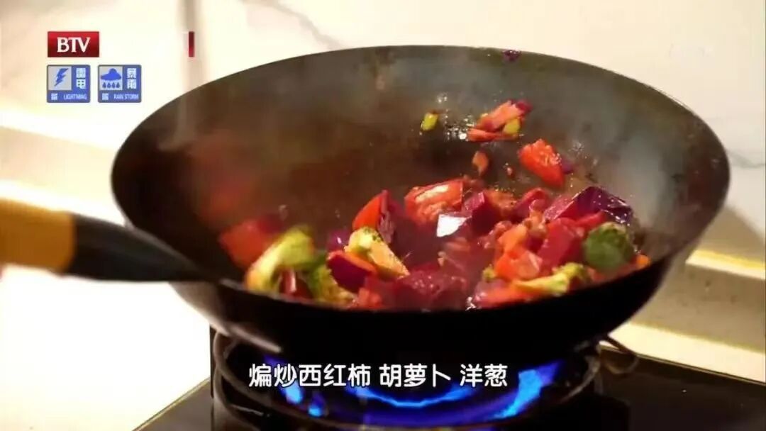 这个炒菜习惯，很可能让全家吃进翻倍致癌物，很多家庭每天都在犯