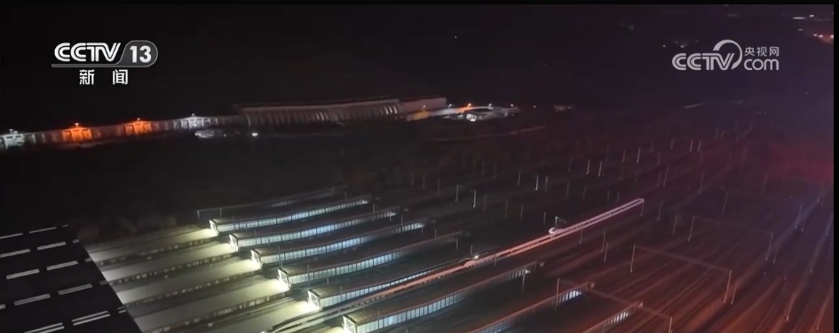 多地加开“夕发朝至”高铁缓解运输压力 精细化服务让春运之路暖意融融 多地加开“夕发朝至”高铁缓解运输压力 精细化服务让春运之路暖意融融