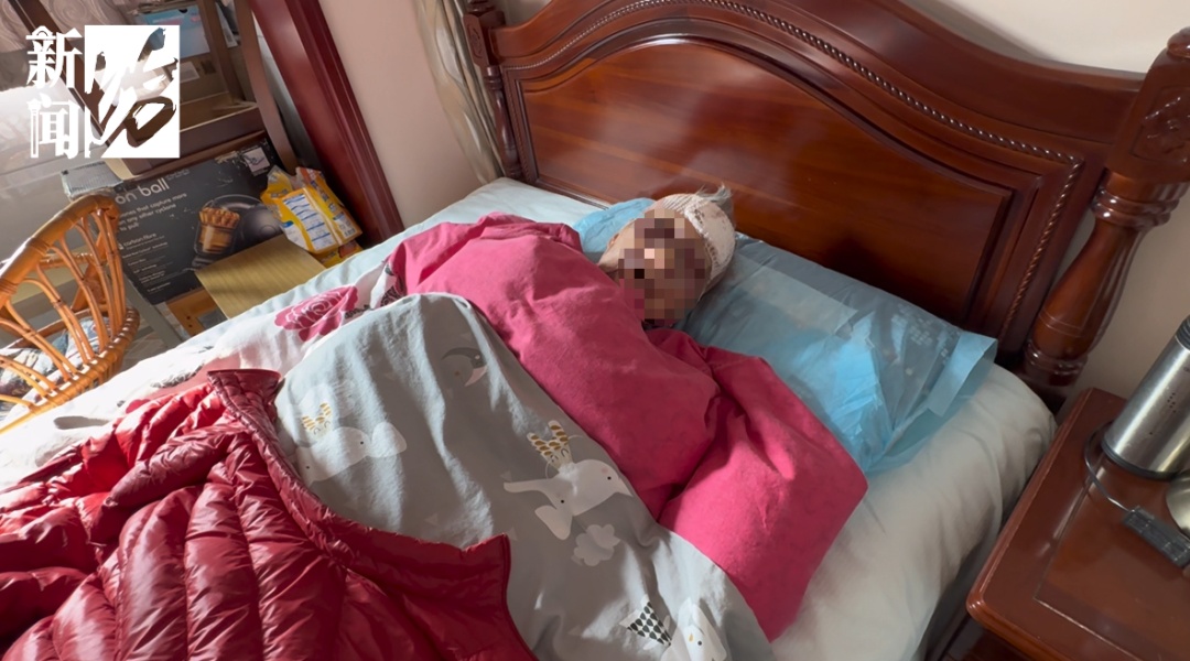 105岁老人流血昏迷,救护车被支使得团团转!保安坚持“只进不出”,必须换个门… 105岁老人流血昏迷,救护车被支使得团团转!保安坚持“只进不出”,必须换个门…