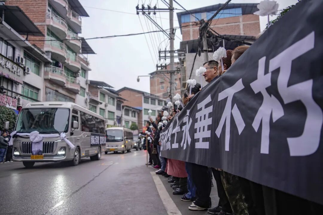 查缉走私嫌疑船只时壮烈牺牲，25岁谯禾林烈士今日在家乡宣汉安葬，被追记一等功