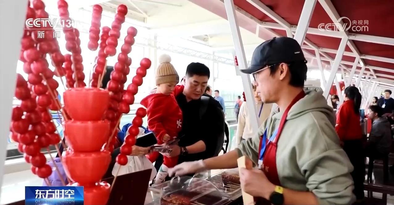 民航出行新体验 机场里还能“赶大集” 民航出行新体验 机场里还能“赶大集”