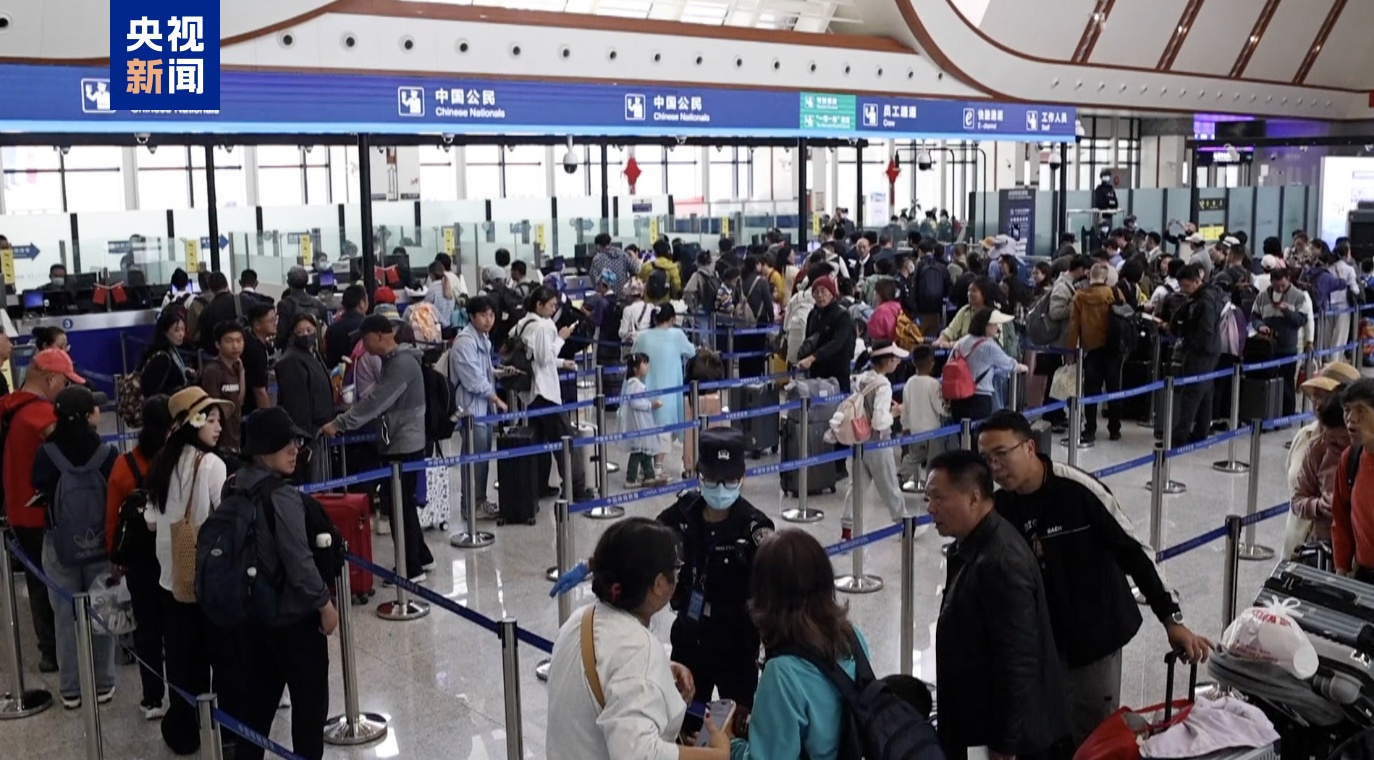 同比增长超三成 中老铁路迎来外国人入境春节游高峰