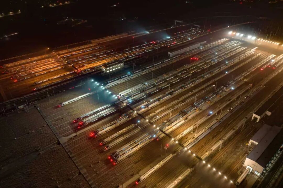 夜间高铁来了！郑州铁路加开57列“红眼高铁”→