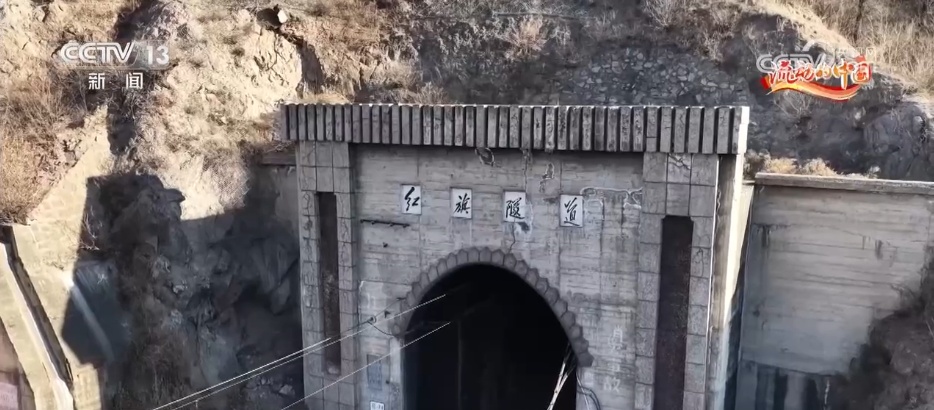 2026年春运 | 用青春战冰 隧道里“打冰人”守护安全归乡路 2026年春运 | 用青春战冰 隧道里“打冰人”守护安全归乡路