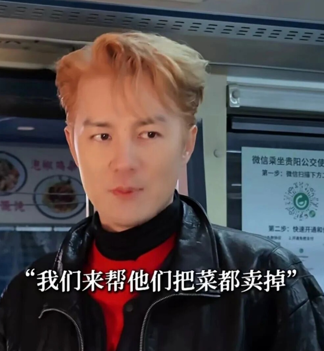 歌手吴克群和菜农一起挤公交，事后他说：这是我见过最暖的一台车