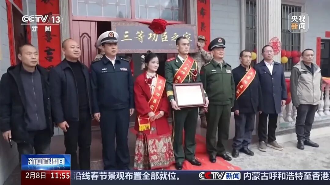 辽宁舰女兵索菲亚，你的立功喜报已经送到家了！