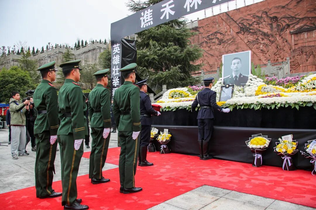 查缉走私嫌疑船只时壮烈牺牲，25岁谯禾林烈士今日在家乡宣汉安葬，被追记一等功