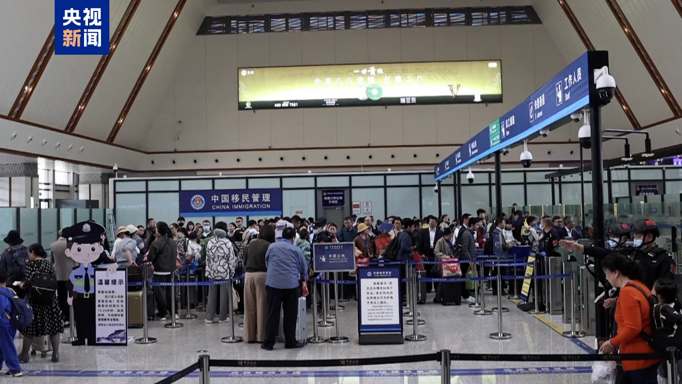 同比增长超三成 中老铁路迎来外国人入境春节游高峰