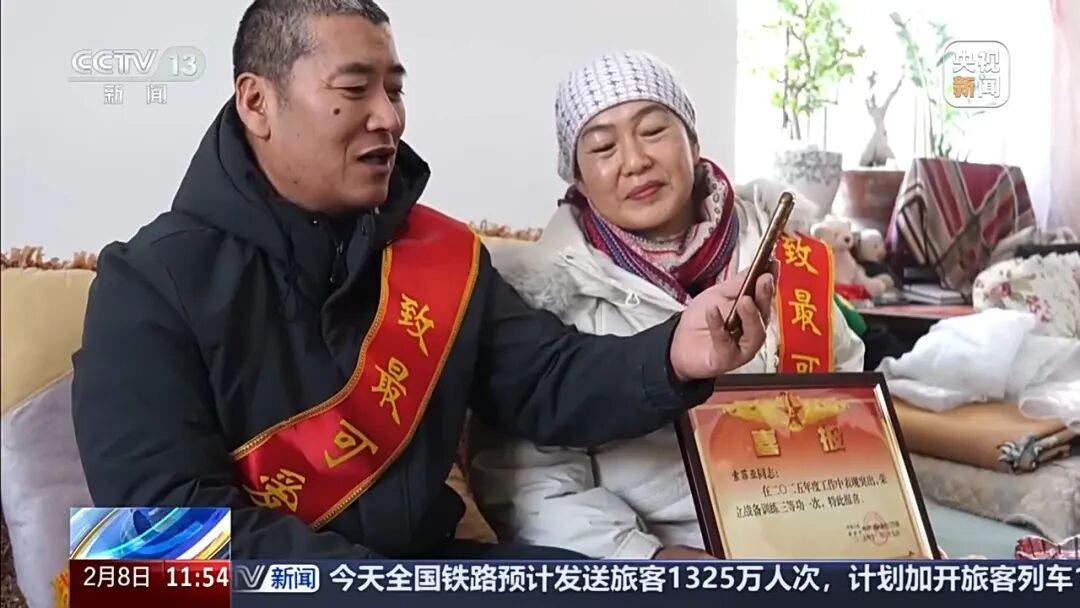 辽宁舰女兵索菲亚，你的立功喜报已经送到家了！