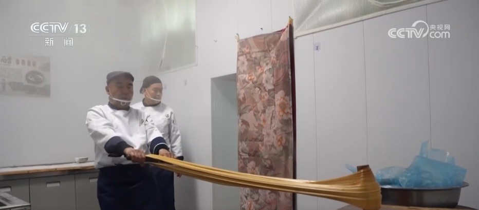 腊月“忙年”模式拉满 “年经济”烟火气里涌动经济暖流