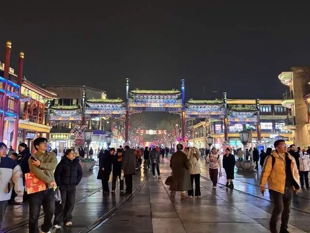 年味已拉满!北京春节景观布置完成,一起解锁—— 年味已拉满!北京春节景观布置完成,一起解锁——