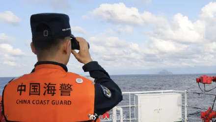 中国海警舰艇编队2月10日在我钓鱼岛领海巡航