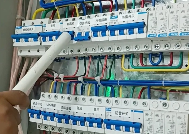 戴手套！戴手套！千万别再徒手操作！