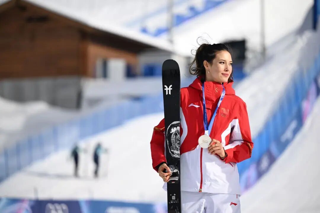 冬奥零距离｜谷爱凌摘银：我做出了自己最好的一套动作