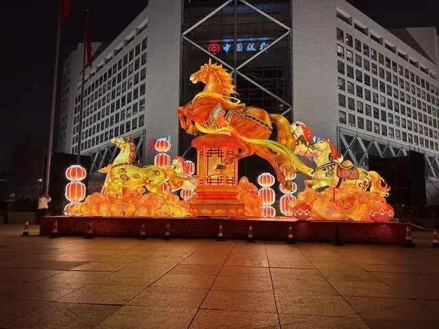 年味已拉满!北京春节景观布置完成,一起解锁—— 年味已拉满!北京春节景观布置完成,一起解锁——