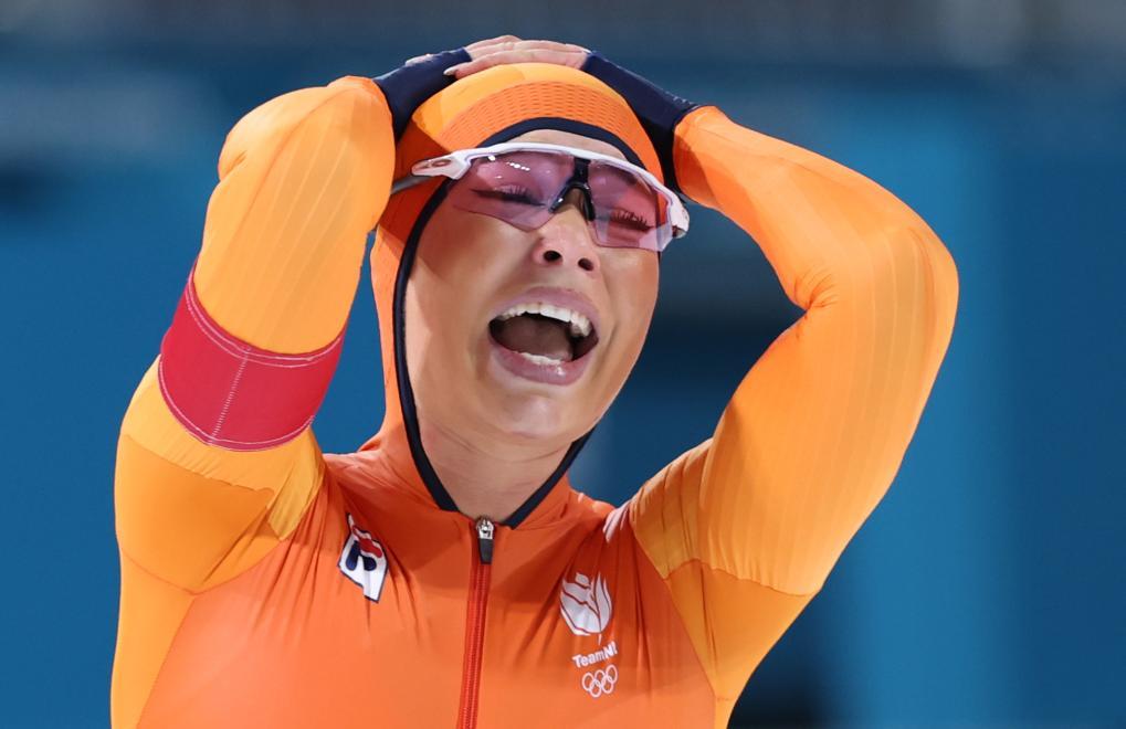 冬奥会全天综合：谷爱凌摘银无憾 速滑连破纪录