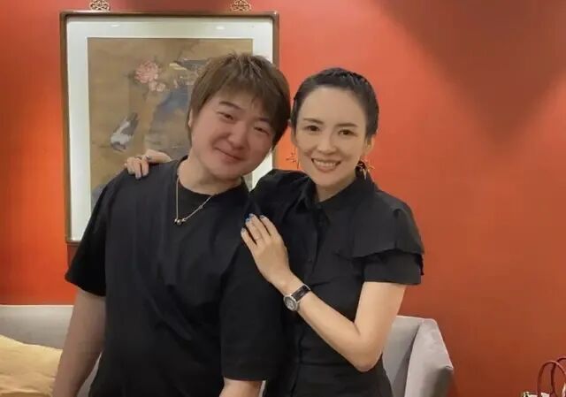 导演吴彤晒病危通知书：出现高血压病3级等症状，医生提醒