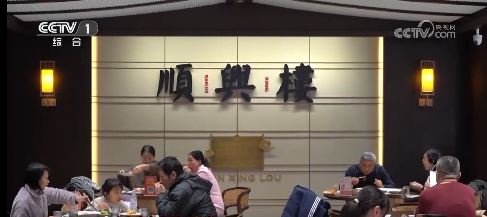 备年货、品美食、活力足,迎新春!各地“年味”上线氛围感已拉满 备年货、品美食、活力足,迎新春!各地“年味”上线氛围感已拉满