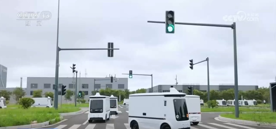 数说2025年物流业发展亮眼成绩单 “小包裹”映照经济“大图景” 数说2025年物流业发展亮眼成绩单 “小包裹”映照经济“大图景”