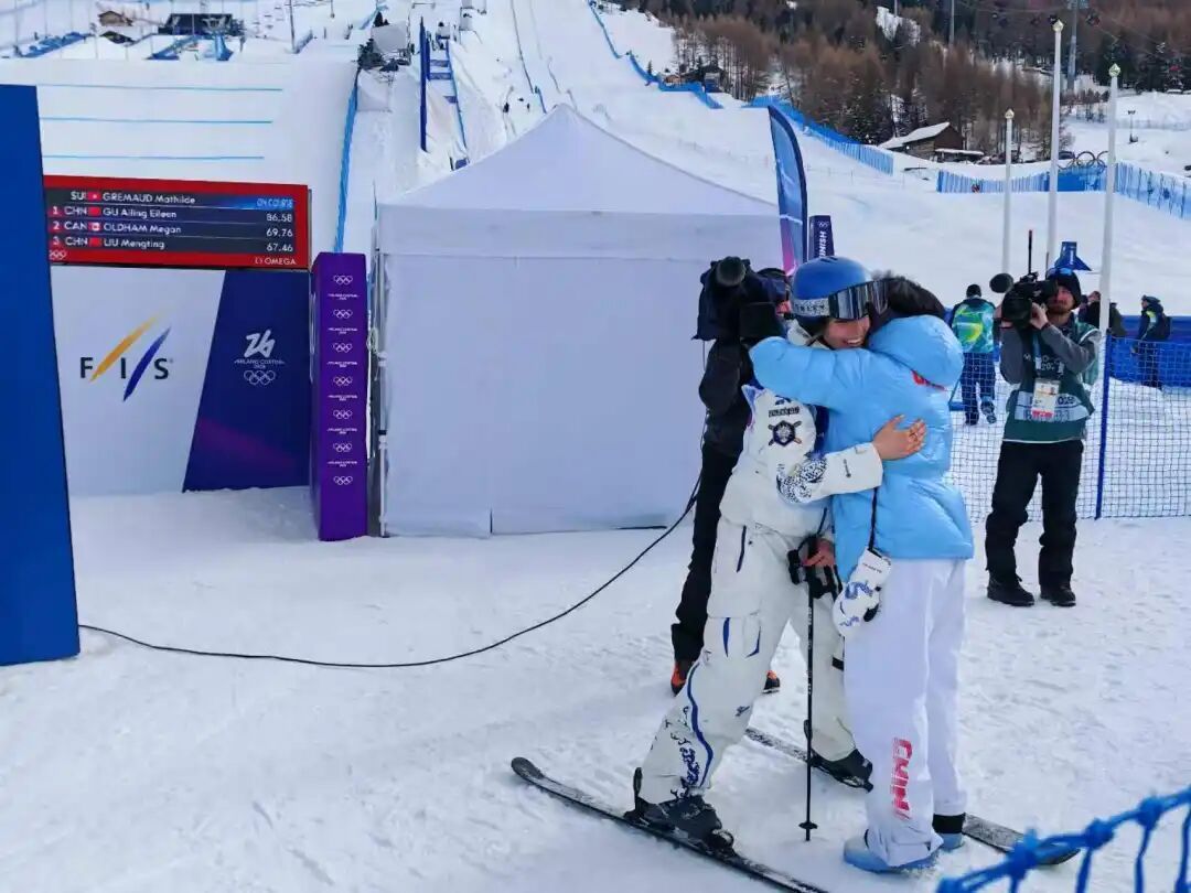 谷爱凌夺自由式滑雪女子坡障银牌