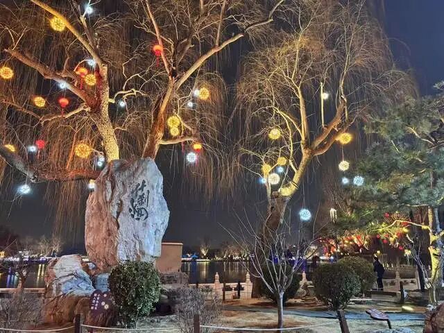 年味已拉满!北京春节景观布置完成,一起解锁—— 年味已拉满!北京春节景观布置完成,一起解锁——