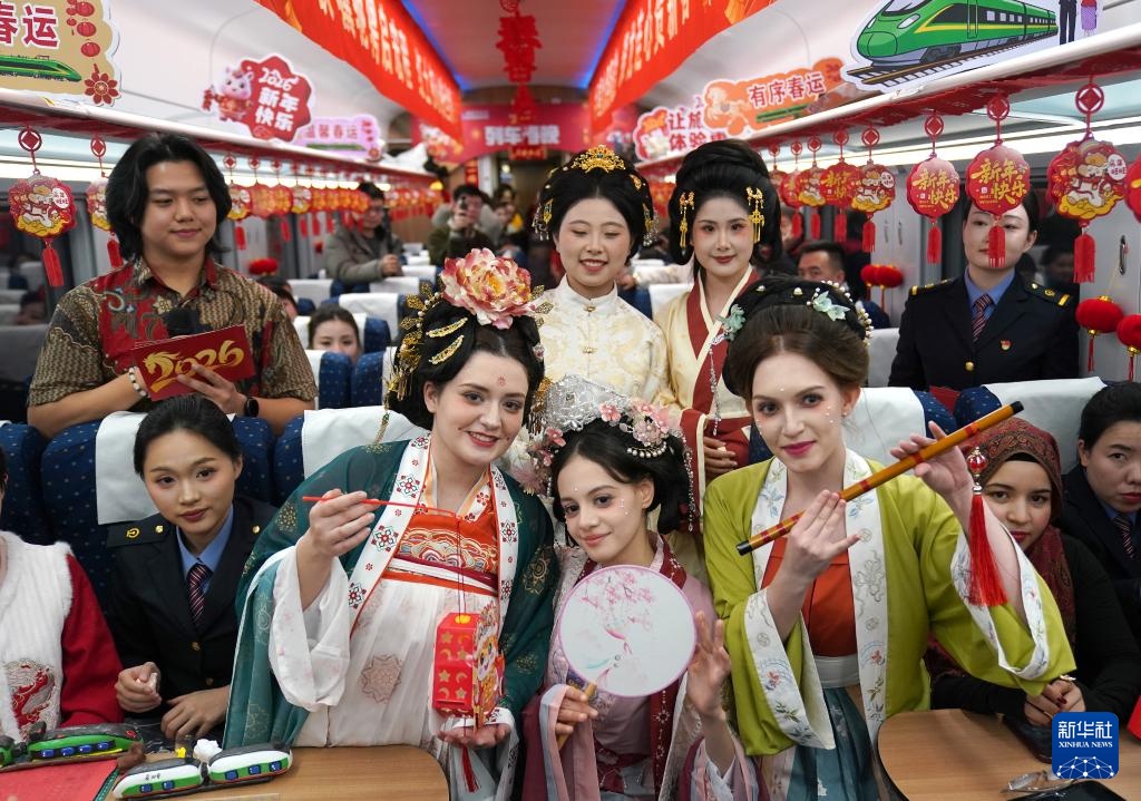 列车“春晚”温暖春运路