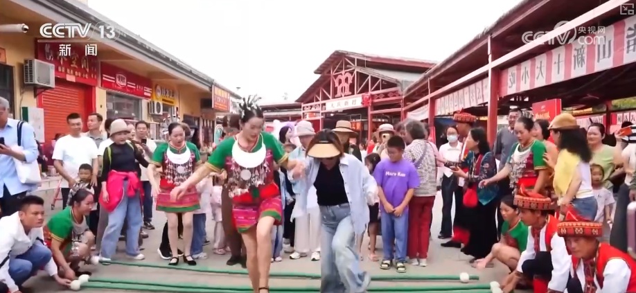 “村晚”开演、花船摇曳、百鼓齐鸣 多彩民俗“引客来”璀璨非遗年味浓 “村晚”开演、花船摇曳、百鼓齐鸣 多彩民俗“引客来”璀璨非遗年味浓